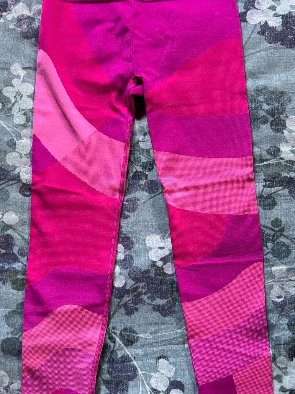 Women’s Pink Wave-Pattern Leggings